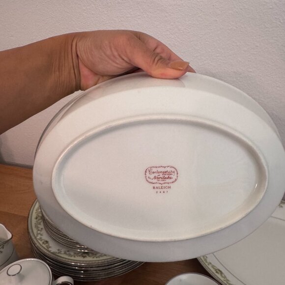 Raleigh Contemporary Fine China, Light Green Mint Flower 5ppl Dish Set - Picture 4 of 5